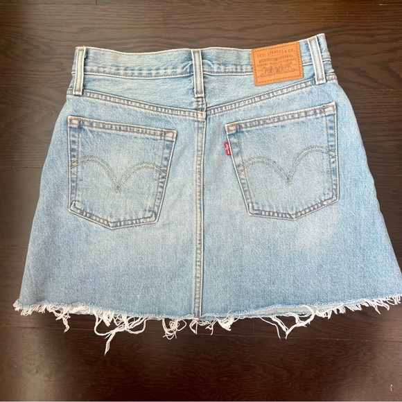 Levis Ribcage Skirt (brand new) - size 27 - Picture 6 of 10